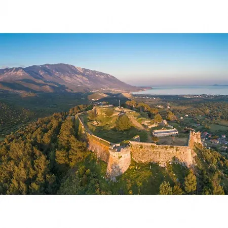 Russa Dionisis Vila Trapezaki (Kefalonia)