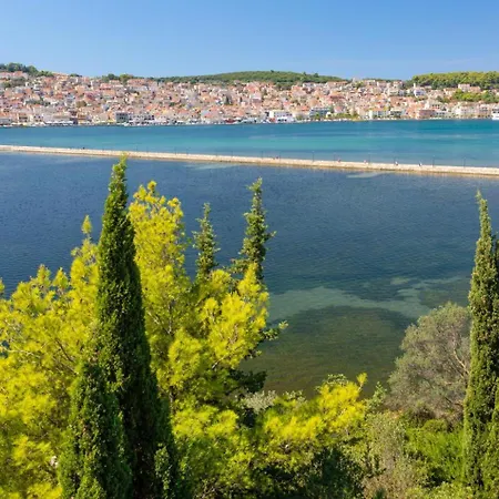 Vila Russa Dionisis *