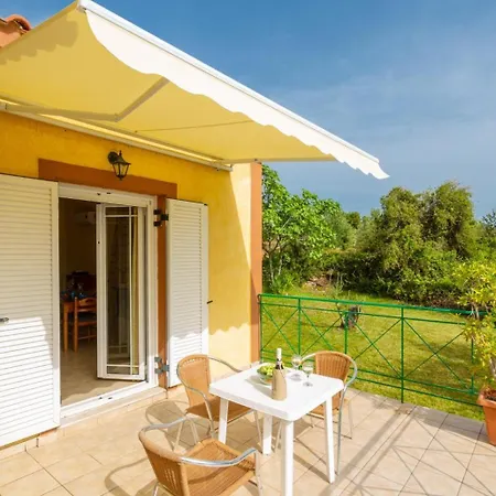 Russa Dionisis * Trapezaki (Kefalonia)